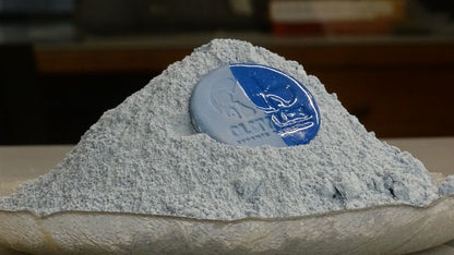 Blue powdered clay in a plate with a zoomed in view