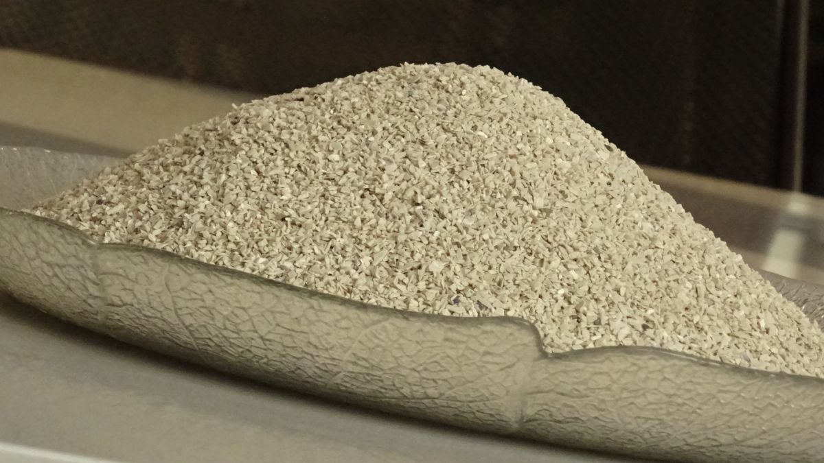 terracotta grog 30 mesh close up view in a bowl